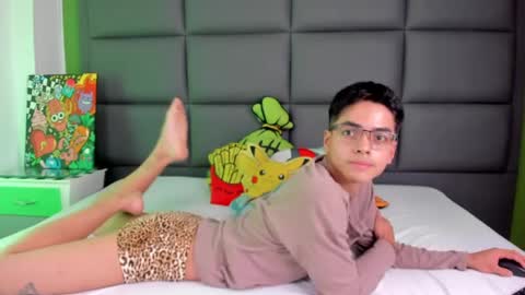 Snapshot of cinnamon_boyx chatting on 03/04/25, 07:54 Cinna Boy online show from 03/04/25, 07:54