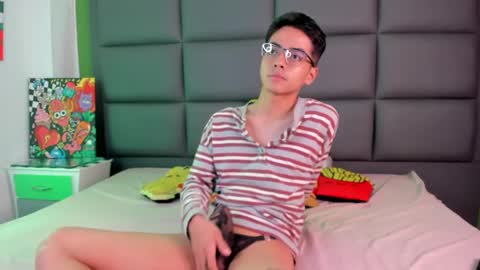 Snapshot of cinnamon_boyx chatting on 03/07/25, 11:16 Cinna Boy online show from 03/07/25, 11:16