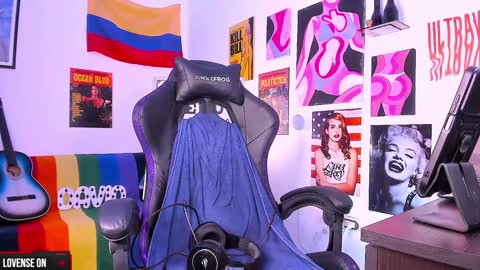 David     Independent Model online show from 12/25/24, 08:18