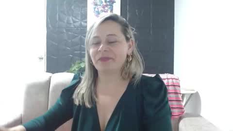 cinthia1609 online show from 02/25/25, 11:00