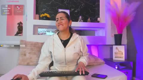 Cinthya  online show from 03/20/26, 12:10