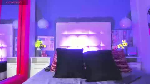 cinthya_walker1 online show from 03/19/26, 02:43