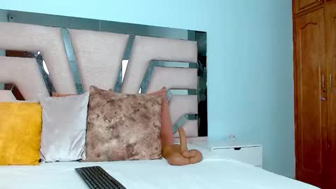 Snapshot of cintia_hills chatting on 01/04/25, 03:40 Cintia Hills online show from 01/04/25, 03:40