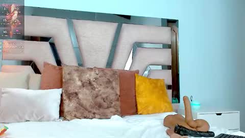 Snapshot of cintia_hills chatting on 01/22/25, 08:29 Cintia Hills online show from 01/22/25, 08:29