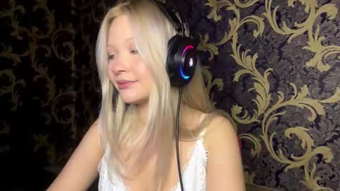 Snapshot of ciracrickard chatting on 12/18/25, 08:48 Cira online show from 12/18/25, 08:48