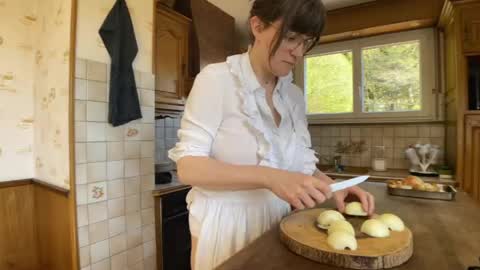Snapshot of claire_moulin chatting on 04/24/26, 12:07 Claire Moulin online show from 04/24/26, 12:07
