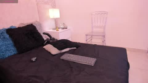 Snapshot of clairemiller chatting on 02/26/25, 09:10 Claire Miller online show from 02/26/25, 09:10