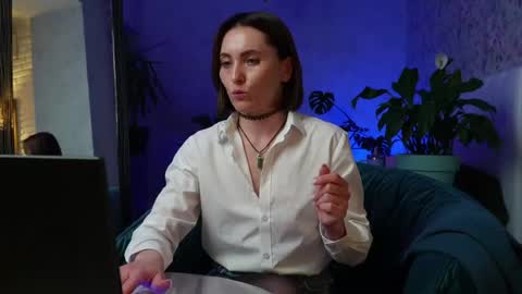 Snapshot of clara_bendover chatting on 05/27/26, 06:49 Clara online show from 05/27/26, 06:49