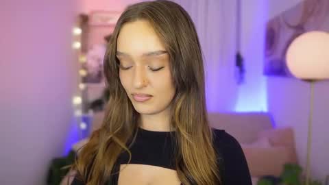 Clara smile online show from 01/16/26, 07:51