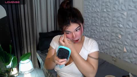 Snapshot of claraakhasova chatting on 12/22/24, 06:26 Samantha online show from 12/22/24, 06:26