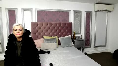 Snapshot of claragarner chatting on 12/01/24, 10:21 Clara online show from 12/01/24, 10:21