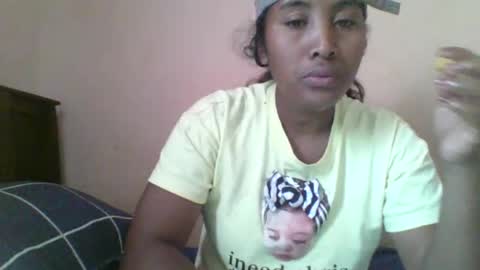 Clarah0123 online show from 10/09/25, 09:18