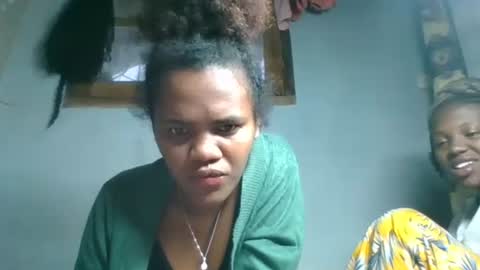 Snapshot of clarisse98 chatting on 10/26/25, 02:06 clarisse98 online show from 10/26/25, 02:06