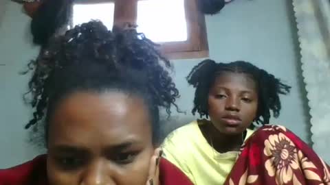 Snapshot of clarisse98 chatting on 10/28/25, 03:43 clarisse98 online show from 10/28/25, 03:43