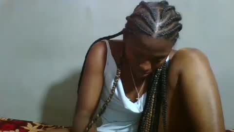 Snapshot of clarisse98 chatting on 11/02/25, 09:22 clarisse98 online show from 11/02/25, 09:22