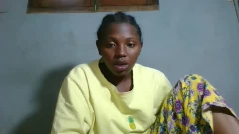 Snapshot of clarisse98 chatting on 11/10/25, 02:05 clarisse98 online show from 11/10/25, 02:05