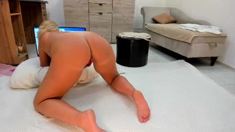 Snapshot of classy_medeeea chatting on 07/17/26, 02:40 Deea xxx online show from 07/17/26, 02:40