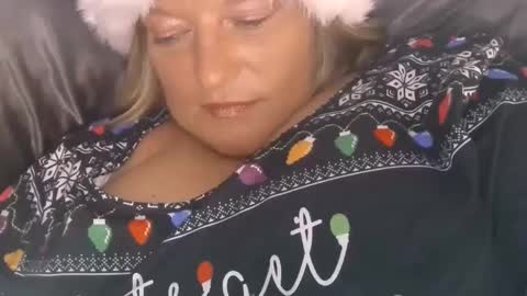 Snapshot of claudineddd chatting on 12/25/24, 03:50 ClaudineDDD online show from 12/25/24, 03:50