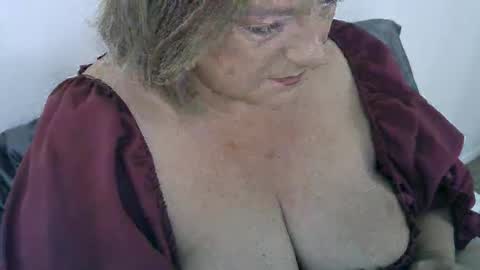 Snapshot of claudineddd chatting on 01/25/25, 09:04 ClaudineDDD online show from 01/25/25, 09:04