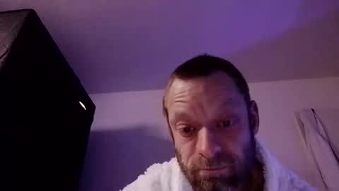 Snapshot of clausenflorian880 chatting on 12/19/25, 02:29 Florian online show from 12/19/25, 02:29