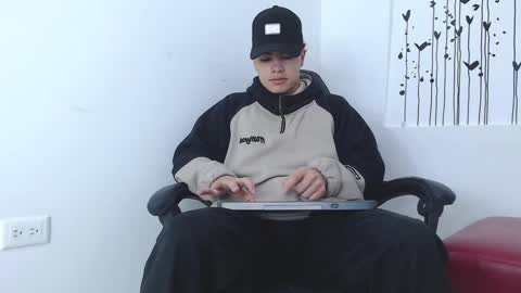    online show from 03/04/25, 03:59