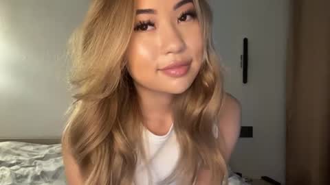 Snapshot of clemenciakempa chatting on 03/23/26, 01:15 Lili online show from 03/23/26, 01:15