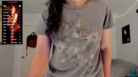 Snapshot of cleo_cam chatting on 10/18/25, 02:03 Cleo Schedule Updates online show from 10/18/25, 02:03