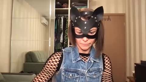 Snapshot of cleo_catra chatting on 09/24/25, 04:43 cleo_catra online show from 09/24/25, 04:43