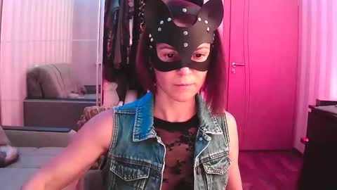 Snapshot of cleo_catra chatting on 10/10/25, 02:27 cleo_catra online show from 10/10/25, 02:27