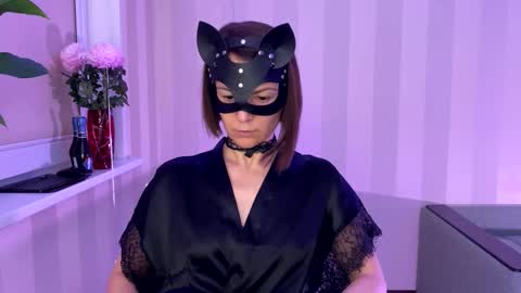 Snapshot of cleo_catra chatting on 11/18/25, 05:12 cleo_catra online show from 11/18/25, 05:12