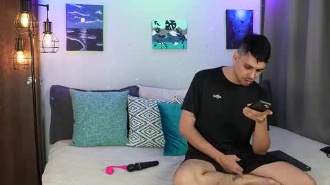 Snapshot of cleoanubis_ chatting on 10/25/25, 05:26 Girl Juliana and Federico online show from 10/25/25, 05:26