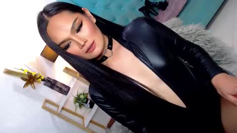 Cleo online show from 12/02/25, 01:33