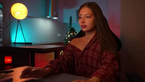 Snapshot of cleose chatting on 12/18/25, 07:36 Cleo online show from 12/18/25, 07:36