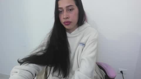 Snapshot of cleosexxx chatting on 09/24/25, 03:21 cleo y maikol online show from 09/24/25, 03:21