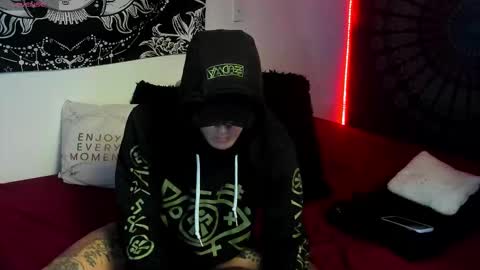 Snapshot of cleosexxx chatting on 11/10/25, 02:10 cleo y maikol online show from 11/10/25, 02:10