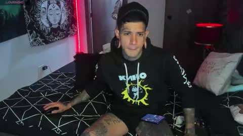 Snapshot of cleosexxx chatting on 11/17/25, 06:08 cleo y maikol online show from 11/17/25, 06:08