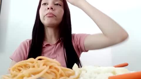 cleowhite_ online show from 10/23/25, 07:01