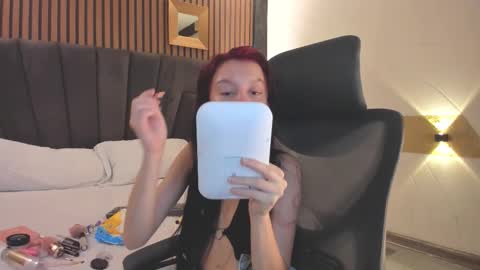 cleowhite_ online show from 11/02/25, 04:26