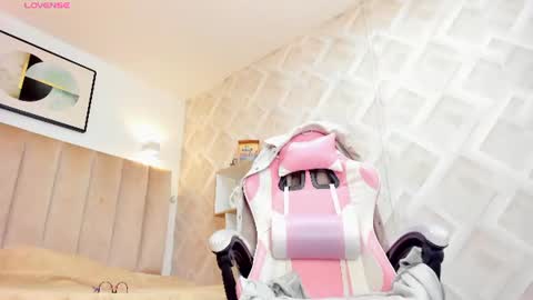 Snapshot of clhoe_johnson_ chatting on 07/01/26, 09:00 clhoe_johnson_ online show from 07/01/26, 09:00
