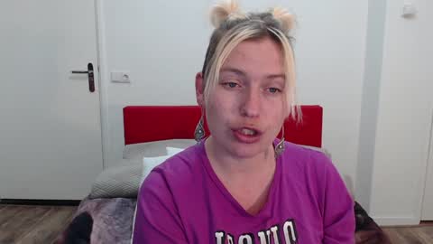 Syl  online show from 02/04/25, 12:44