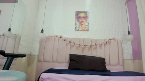 Snapshot of cloe_maisonn chatting on 04/08/26, 12:49 cloe online show from 04/08/26, 12:49