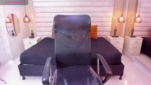 Snapshot of cloe_monroee_ chatting on 06/19/26, 07:06 Cloe online show from 06/19/26, 07:06