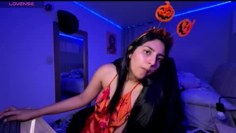 Snapshot of cloe_small08 chatting on 10/19/25, 01:06 cloe small online show from 10/19/25, 01:06