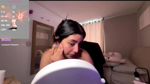 Snapshot of cloe_small08 chatting on 10/19/25, 03:34 cloe small online show from 10/19/25, 03:34