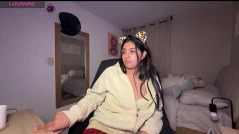 Snapshot of cloe_small08 chatting on 10/23/25, 12:10 cloe small online show from 10/23/25, 12:10