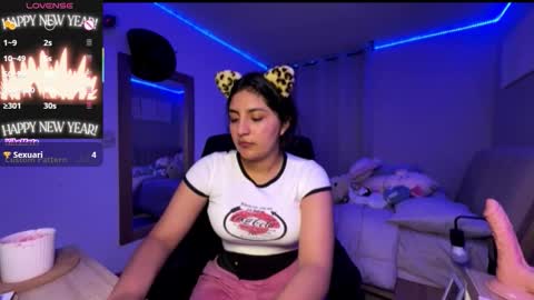 Snapshot of cloe_small08 chatting on 10/24/25, 02:30 cloe small online show from 10/24/25, 02:30