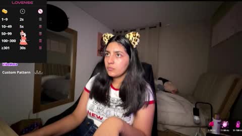 Snapshot of cloe_small08 chatting on 10/27/25, 02:15 cloe small online show from 10/27/25, 02:15