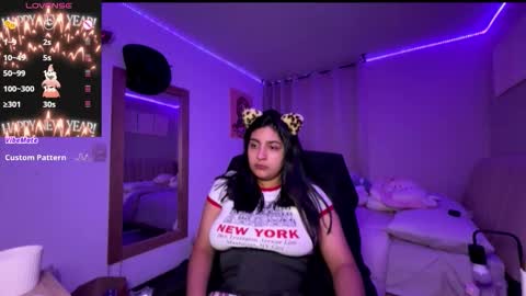 Snapshot of cloe_small08 chatting on 10/28/25, 01:20 cloe small online show from 10/28/25, 01:20