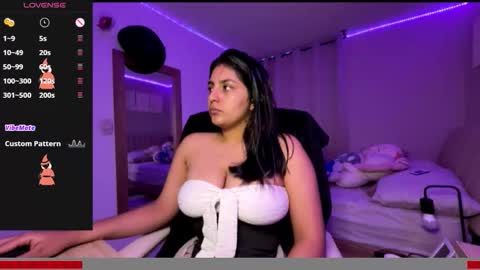 Snapshot of cloe_small08 chatting on 11/05/25, 02:11 cloe small online show from 11/05/25, 02:11