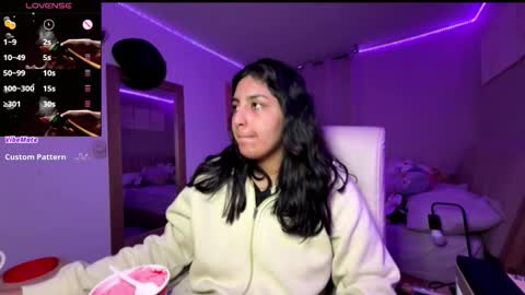 Snapshot of cloe_small08 chatting on 11/08/25, 03:29 cloe small online show from 11/08/25, 03:29